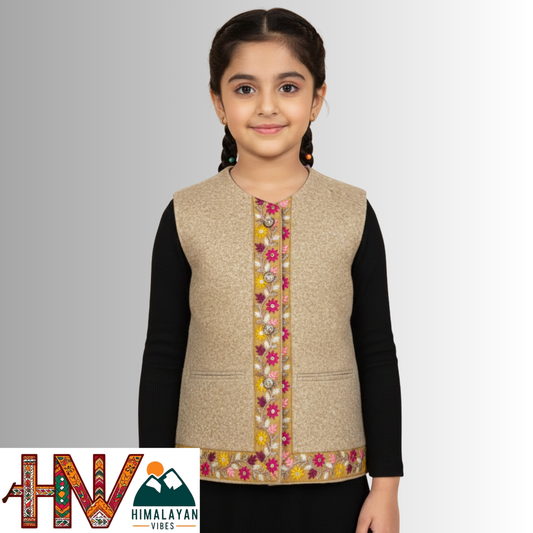 Girls Sleeveless Cream Woolen Sadri Jacket in Martin Fabric – Himachali Handcrafted Ethnic Wear with Multicolor Floral Embroidery