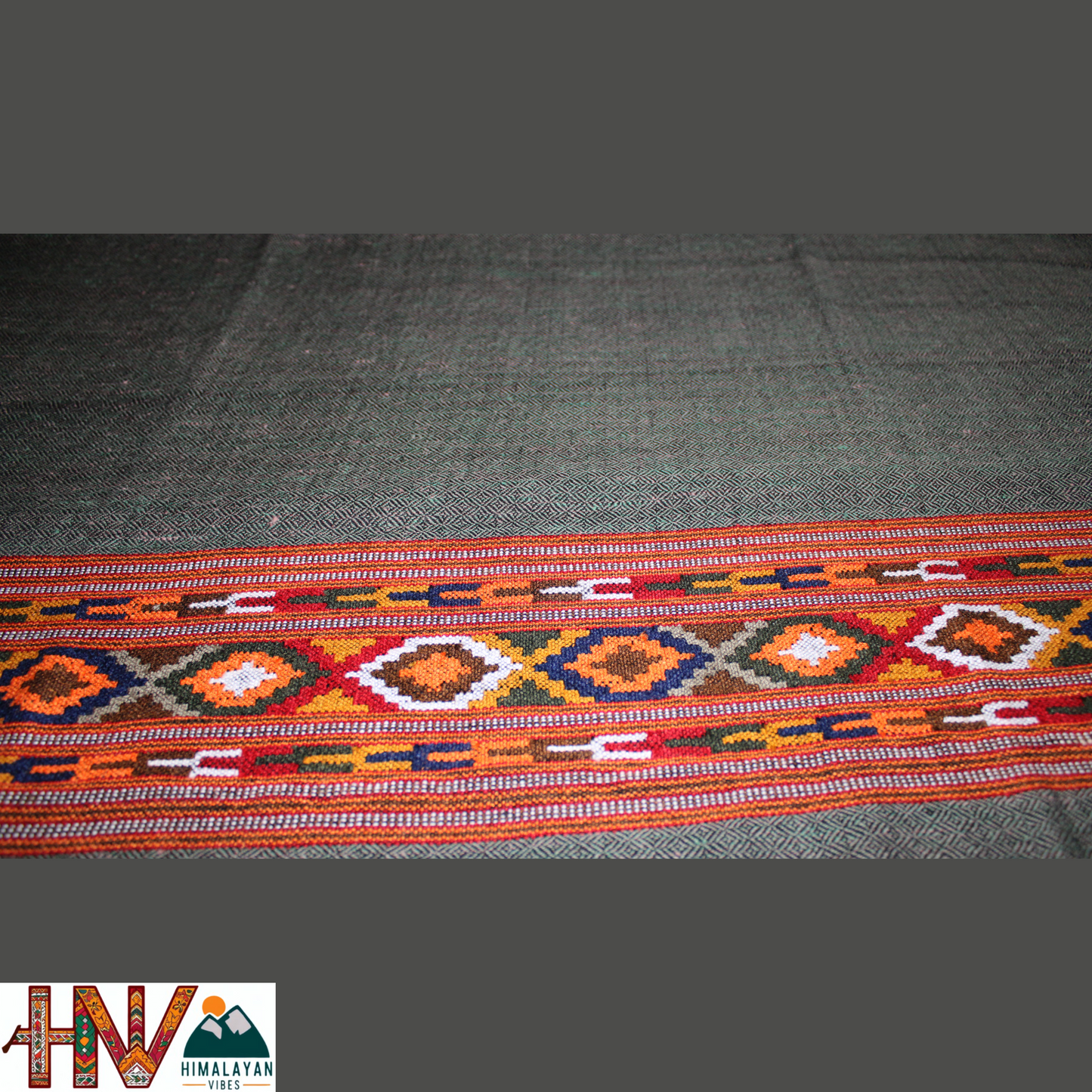 Handwoven Dark Grey Kullu Shawl – With Intricate Design Patti & Traditional Himalayan Craftsmanship